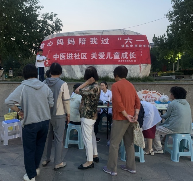 爱心妈妈伴童行 健康六一暖童心